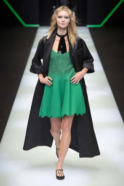 Look 12